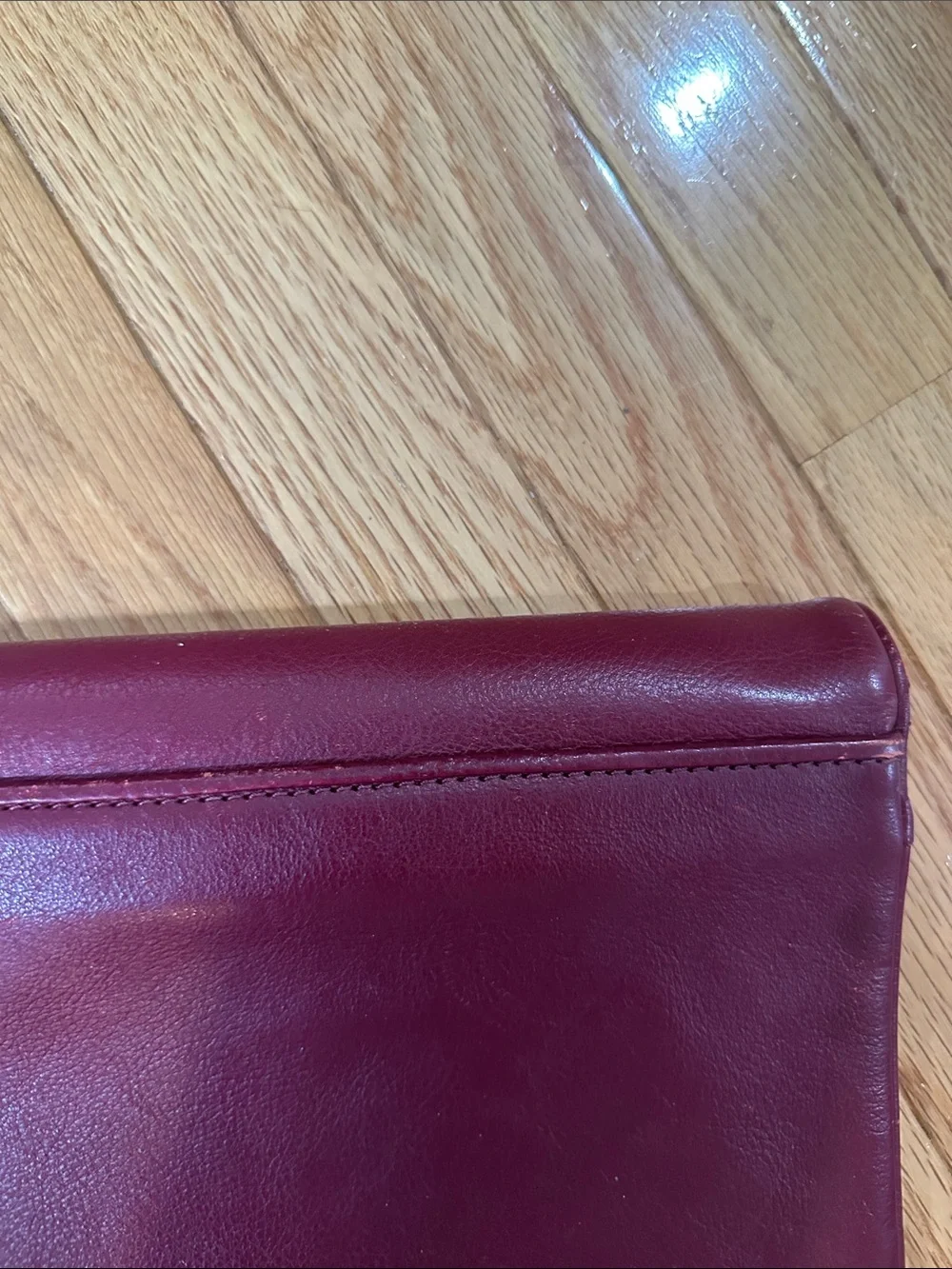 🎆Tory Burch Burgundy Leather Logo Zip Clutch